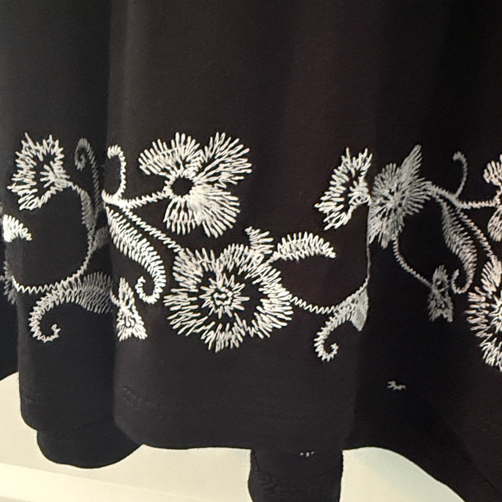 NWT Black Sleeveless Dress with Embroidered Details - Picture 2 of 4